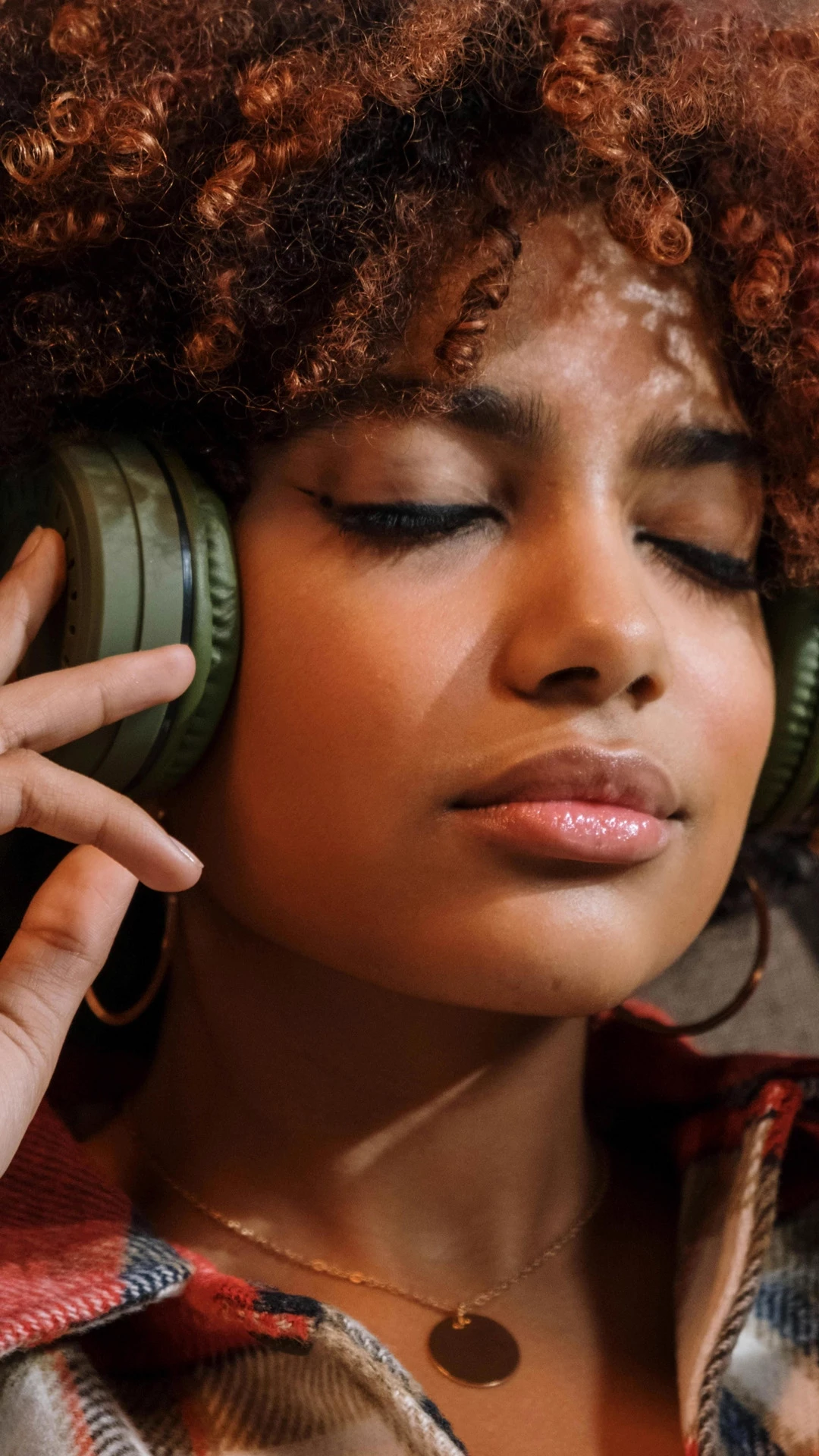 podcast-branding-listener-experience-portrait Woman wearing headphones, representing the listener experience StarRow's visual identity was built for
